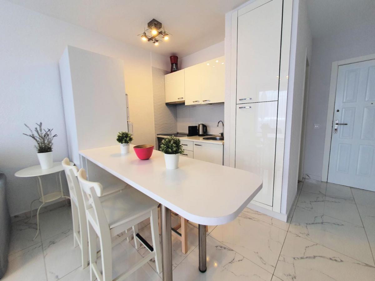 Sea View In Paradise Court Адехе Екстериор снимка