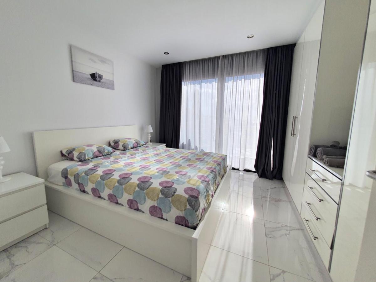Sea View In Paradise Court Адехе Екстериор снимка